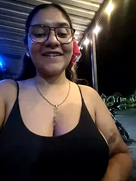 Snapshot of Sofythom1 chatting on 02/05/25, 04:06 Sofythom1 online show from 02/05/25, 04:06