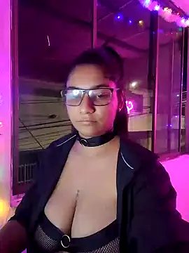 Snapshot of Sofythom1 chatting on 02/12/25, 04:23 Sofythom1 online show from 02/12/25, 04:23