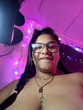 Snapshot of Sofythom1 chatting on 02/28/25, 05:48 Sofythom1 online show from 02/28/25, 05:48