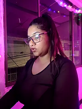 Snapshot of Sofythom1 chatting on 03/13/25, 04:05 Sofythom1 online show from 03/13/25, 04:05