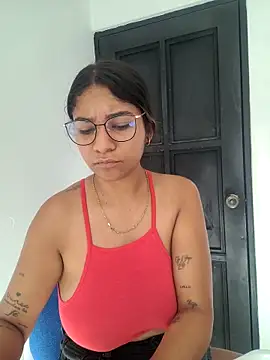 Snapshot of Sofythom1 chatting on 12/14/25, 08:02 Sofythom1 online show from 12/14/25, 08:02