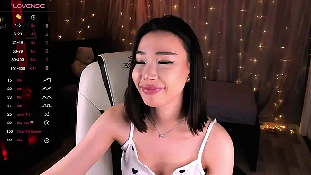 Snapshot of sensualily chatting on 02/06/25, 09:06 sensualily online show from 02/06/25, 09:06