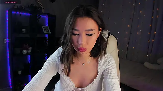 Snapshot of sensualily chatting on 03/16/25, 05:39 sensualily online show from 03/16/25, 05:39