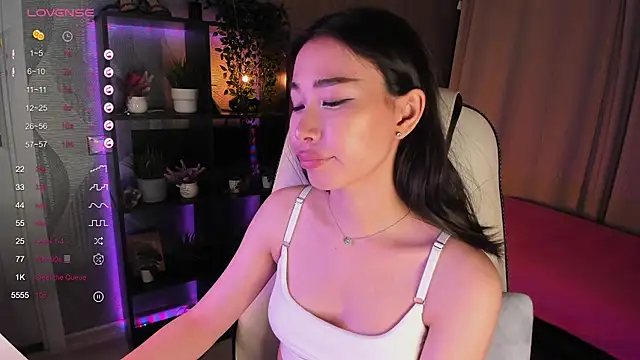 Snapshot of sensualily chatting on 09/16/25, 03:46 sensualily online show from 09/16/25, 03:46