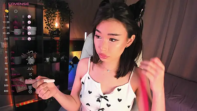 Snapshot of sensualily chatting on 11/14/25, 03:33 sensualily online show from 11/14/25, 03:33