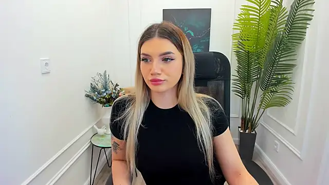 SelenaeMoore online show from 10/05/25, 07:45