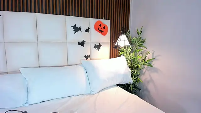 Snapshot of CailynBrowm chatting on 10/28/25, 04:27 CailynBrowm online show from 10/28/25, 04:27