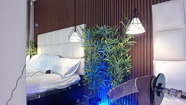 Snapshot of CailynBrowm chatting on 11/15/25, 04:21 CailynBrowm online show from 11/15/25, 04:21