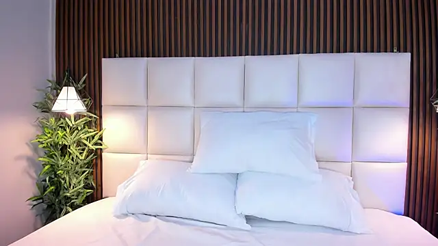 Snapshot of CailynBrowm chatting on 11/19/25, 04:12 CailynBrowm online show from 11/19/25, 04:12