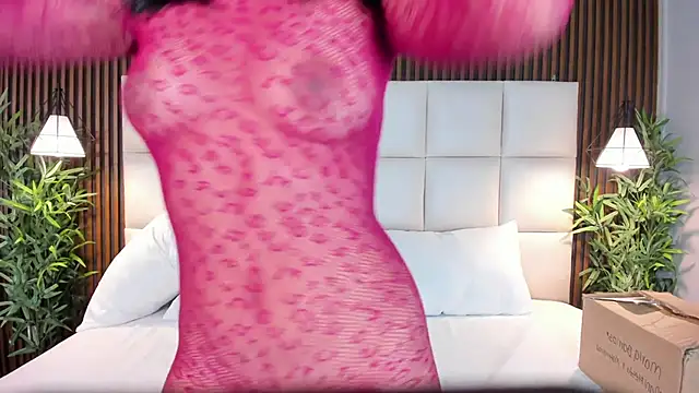 Snapshot of CailynBrowm chatting on 11/30/25, 12:20 CailynBrowm online show from 11/30/25, 12:20