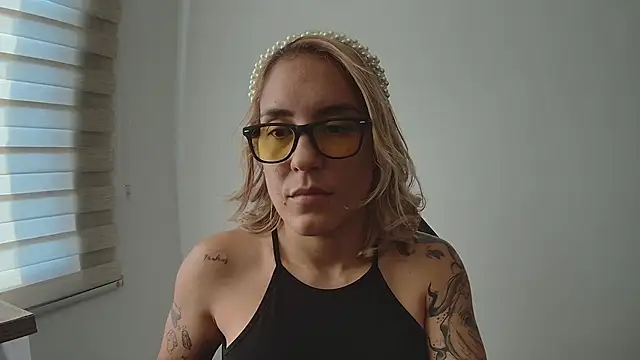 Isis69  online show from 12/04/25, 09:12