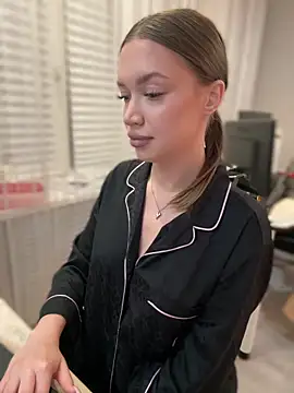 Snapshot of bunnyrich chatting on 10/09/25, 10:41 bunnyrich online show from 10/09/25, 10:41