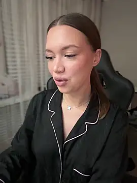 Snapshot of bunnyrich chatting on 10/24/25, 10:17 bunnyrich online show from 10/24/25, 10:17