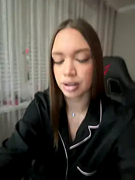 Snapshot of bunnyrich chatting on 10/31/25, 05:47 bunnyrich online show from 10/31/25, 05:47