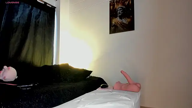 Nina Fuentes online show from 11/12/25, 10:09