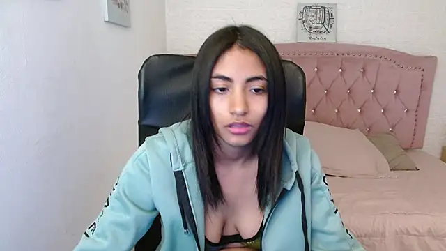 shaneelle online show from 02/17/25, 03:15