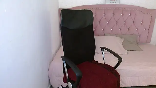 shaneelle online show from 02/21/25, 06:18