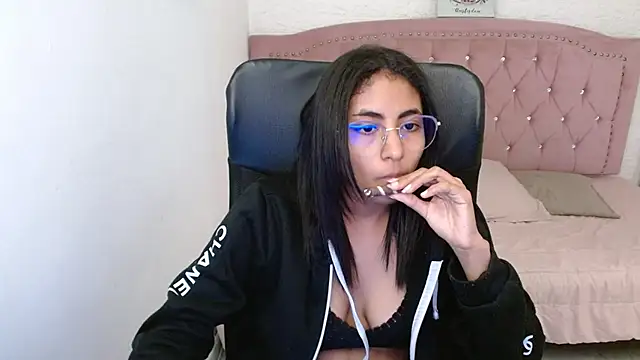 shaneelle online show from 02/28/25, 06:21