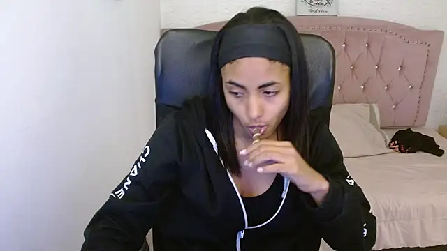 shaneelle online show from 03/07/25, 06:13