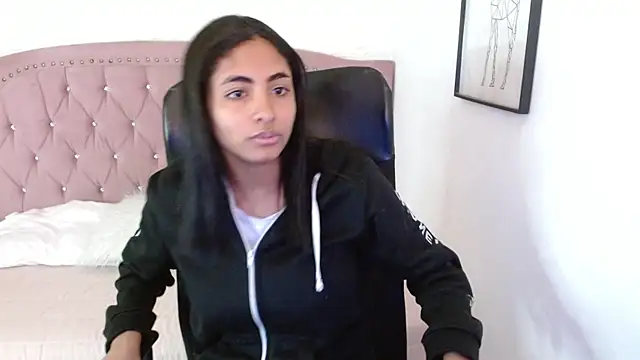 shaneelle online show from 11/11/25, 03:06