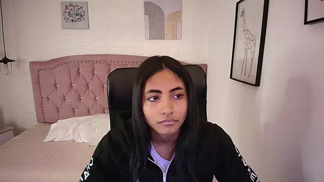 shaneelle online show from 11/18/25, 03:01