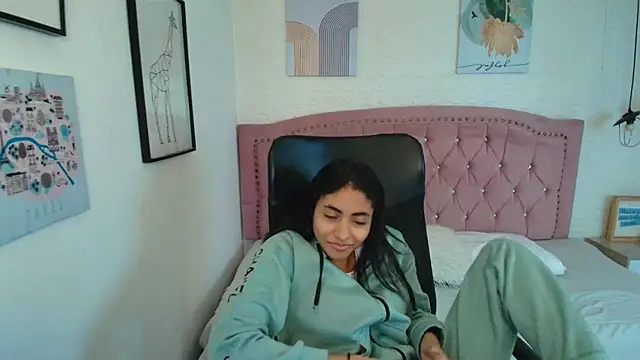 shaneelle online show from 12/21/25, 03:02