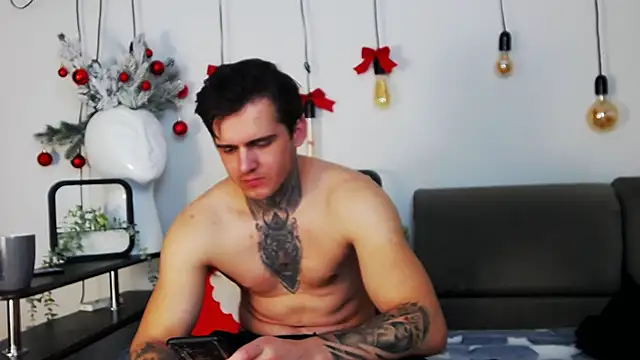 Snapshot of CarterCole chatting on 12/28/24, 07:44 CarterCole online show from 12/28/24, 07:44