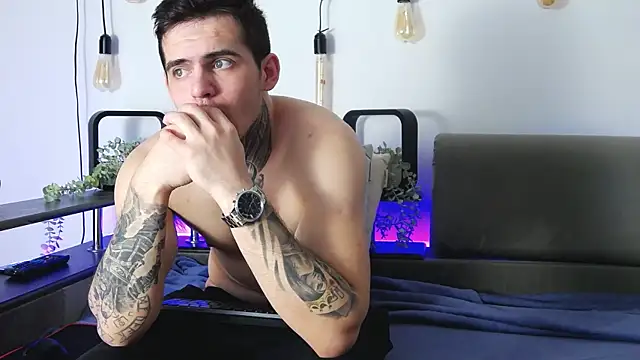 Snapshot of CarterCole chatting on 01/18/25, 07:28 CarterCole online show from 01/18/25, 07:28