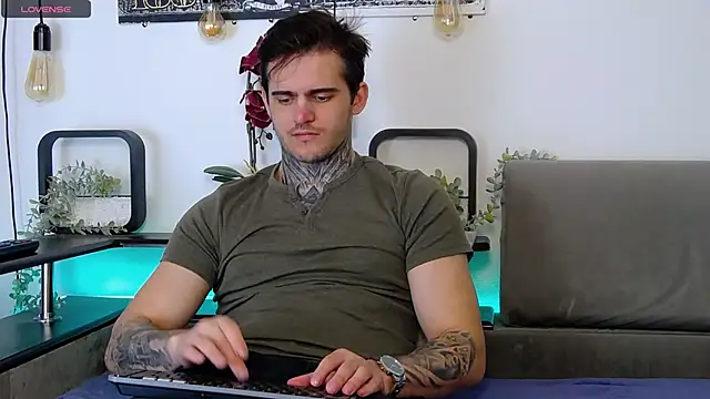 Snapshot of CarterCole chatting on 03/08/25, 08:11 CarterCole online show from 03/08/25, 08:11