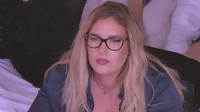 Snapshot of OndinaNoir chatting on 12/14/24, 11:12 OndinaNoir online show from 12/14/24, 11:12