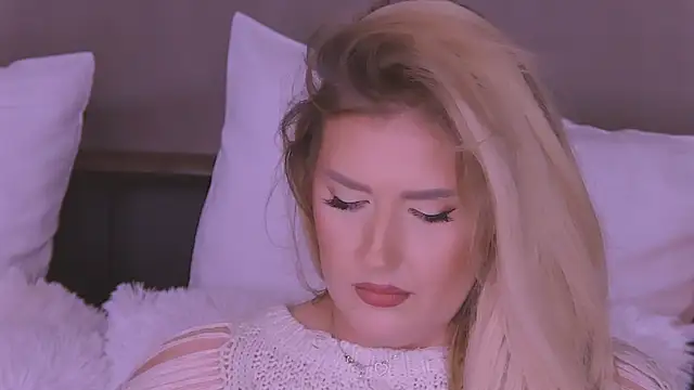 Snapshot of OndinaNoir chatting on 12/18/24, 09:29 OndinaNoir online show from 12/18/24, 09:29