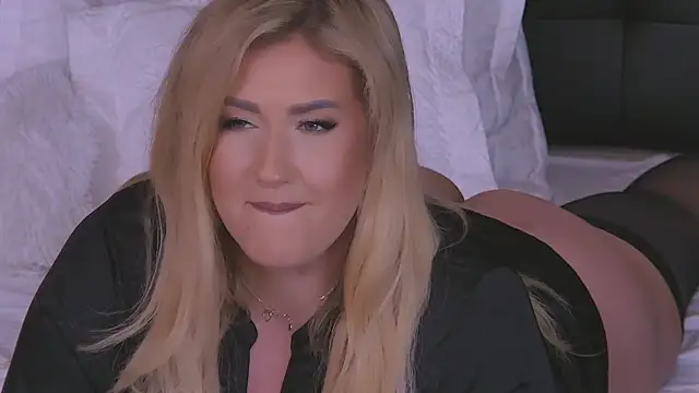 Snapshot of OndinaNoir chatting on 02/11/25, 12:06 OndinaNoir online show from 02/11/25, 12:06