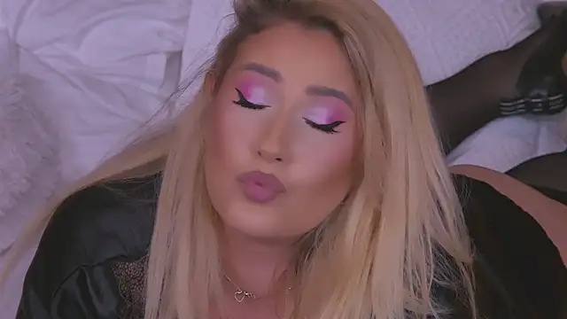 Snapshot of OndinaNoir chatting on 02/15/25, 09:15 OndinaNoir online show from 02/15/25, 09:15