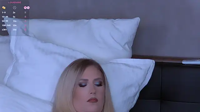 Snapshot of OndinaNoir chatting on 11/21/25, 07:01 OndinaNoir online show from 11/21/25, 07:01