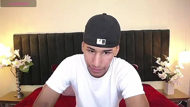 soft attraction online show from 04/20/26, 07:37