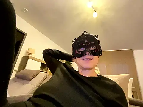 Snapshot of Marilou1983 chatting on 01/19/26, 04:33 Marilou1983 online show from 01/19/26, 04:33