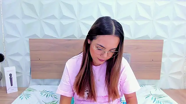 Stacey white  online show from 02/04/25, 08:28