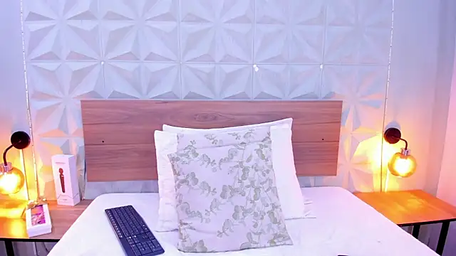 Stacey white  online show from 10/03/25, 08:28