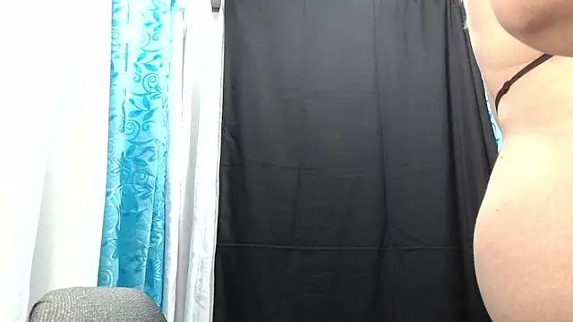 Snapshot of mia_donatto369 chatting on 02/27/25, 12:10 mia donatto369 online show from 02/27/25, 12:10