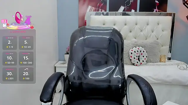 Snapshot of Noha_scott chatting on 05/07/26, 11:43 Noha scott online show from 05/07/26, 11:43