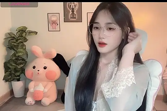 Snapshot of _Aimy_ chatting on 09/25/25, 05:00 Aimy online show from 09/25/25, 05:00