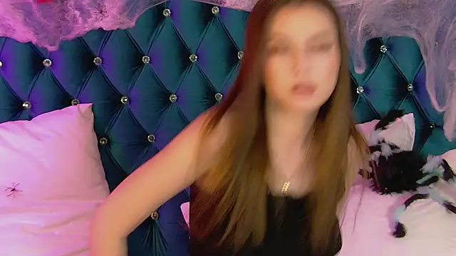 AliceMoreno online show from 10/28/25, 05:04