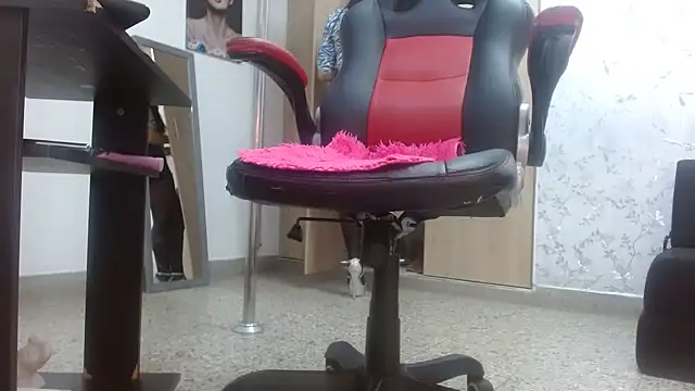 Snapshot of PaulinaRubio_ chatting on 02/15/25, 07:17 PaulinaRubio online show from 02/15/25, 07:17