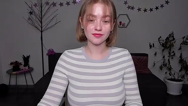 Snapshot of AidaPerry chatting on 12/12/24, 02:55 AidaPerry online show from 12/12/24, 02:55