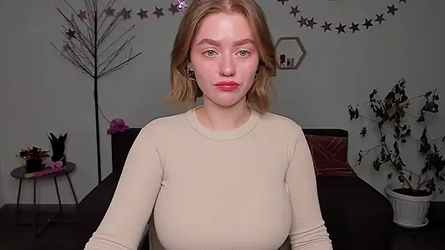 Snapshot of AidaPerry chatting on 12/22/24, 01:55 AidaPerry online show from 12/22/24, 01:55