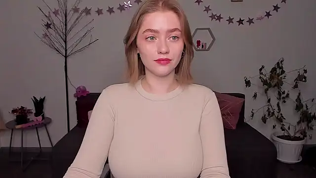 Snapshot of AidaPerry chatting on 12/28/24, 03:04 AidaPerry online show from 12/28/24, 03:04