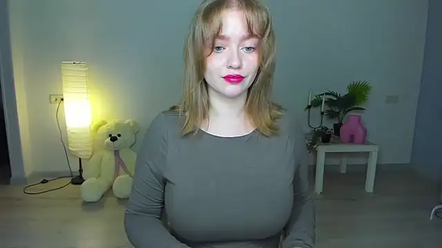 Snapshot of AidaPerry chatting on 10/10/25, 04:17 AidaPerry online show from 10/10/25, 04:17