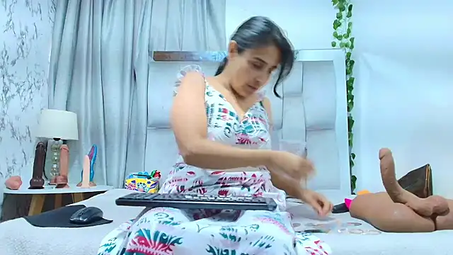  Marcela   online show from 10/21/25, 12:17