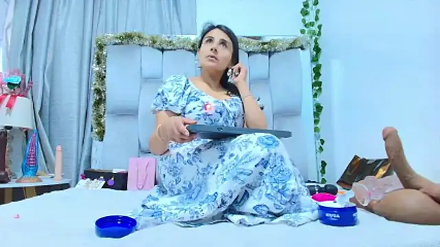  Marcela   online show from 12/22/25, 12:46