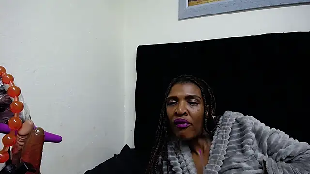 SpicyQueenxxxx online show from 03/01/25, 06:43